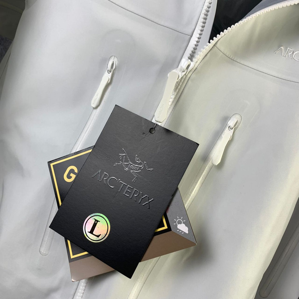 Arc’teryx Alpha SV Jacket ‘White’