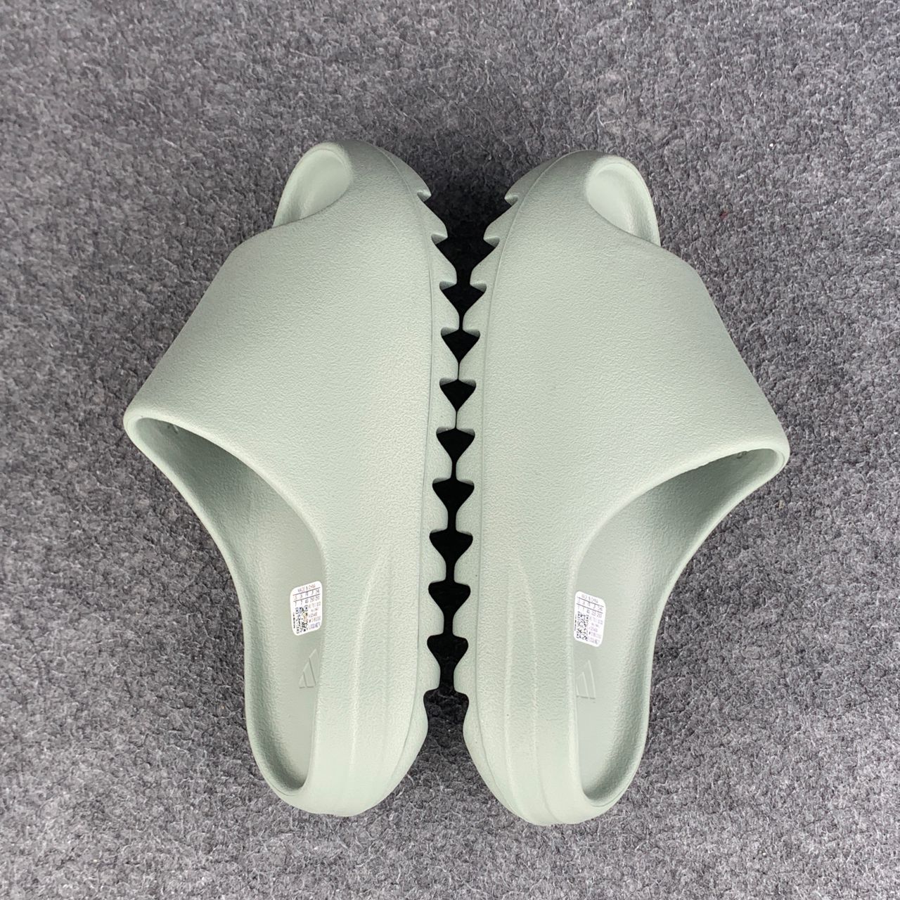 Yeezy Slides 'Salt'