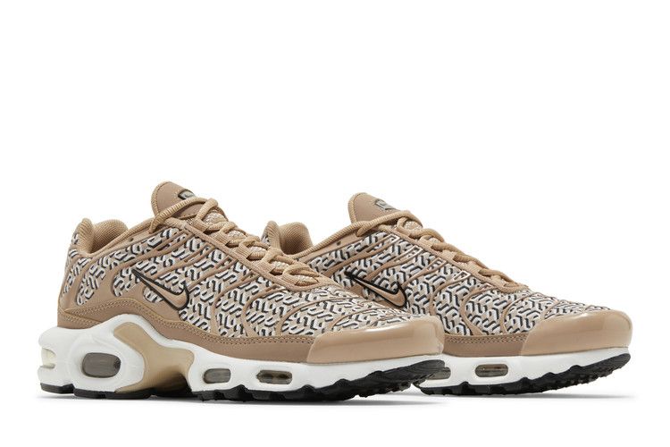 Nike Air Max Plus United in Victory (Women's)