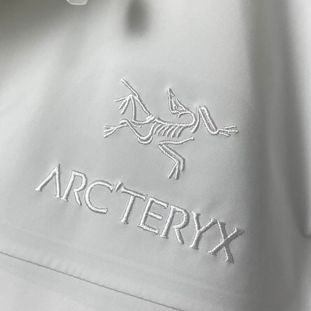 Arc’teryx Alpha SV Jacket ‘White’